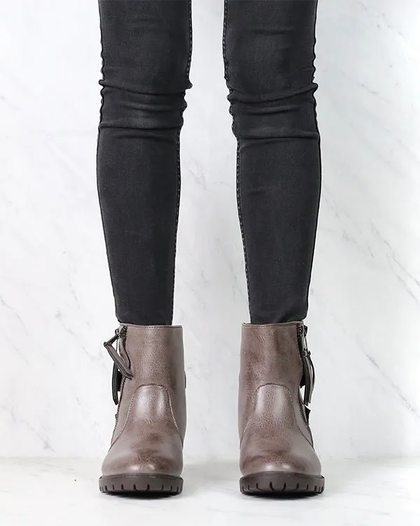 A Hunter's Game Biker Boots in Taupe