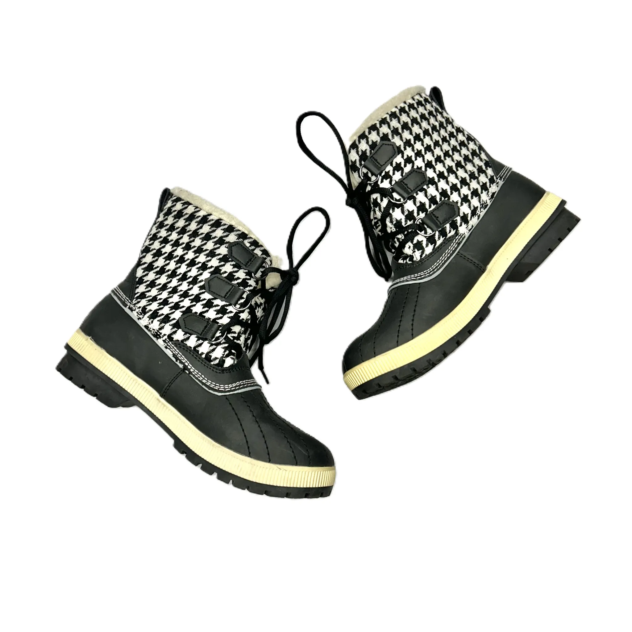 Boots Snow By Khombu In Black & Cream, Size: 8