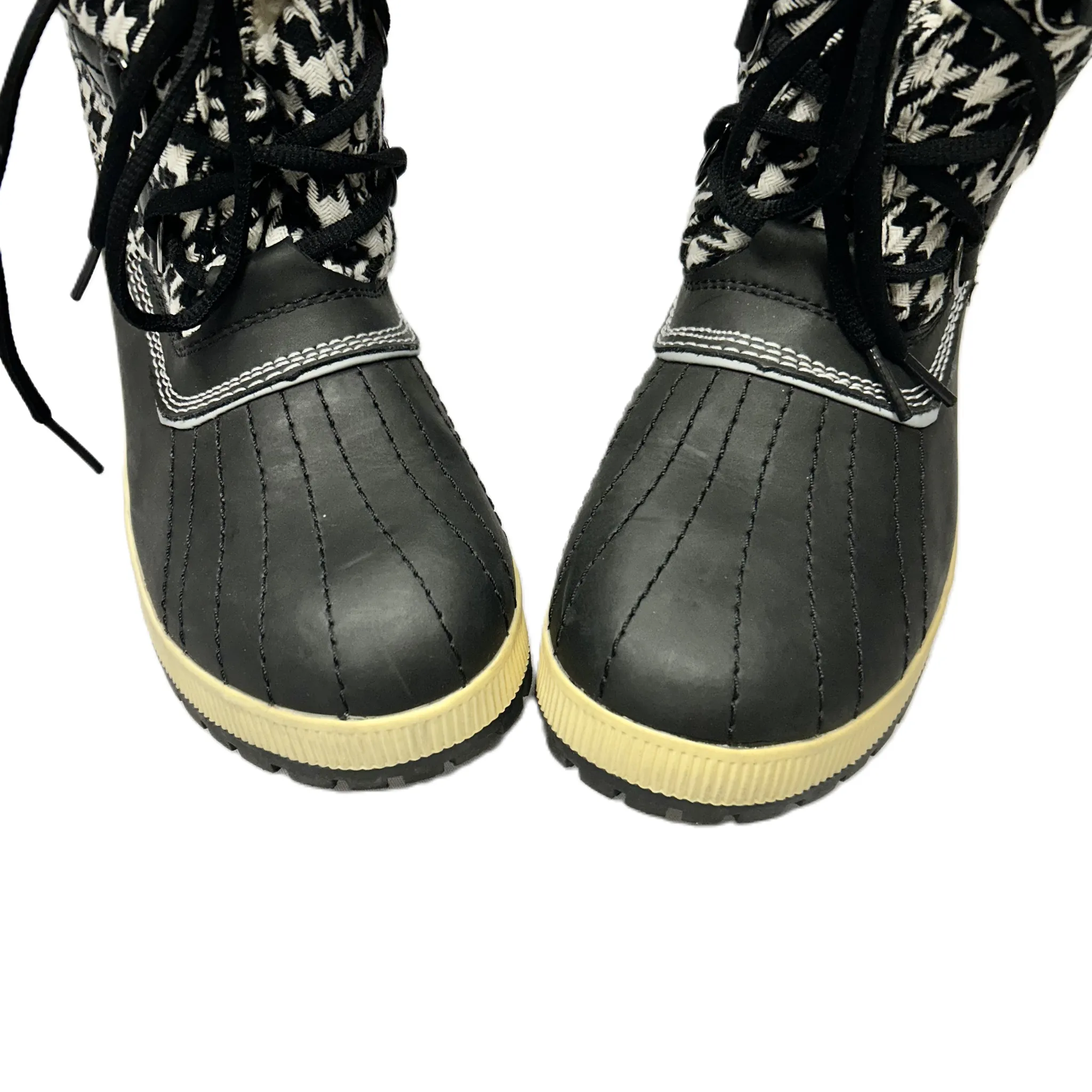 Boots Snow By Khombu In Black & Cream, Size: 8