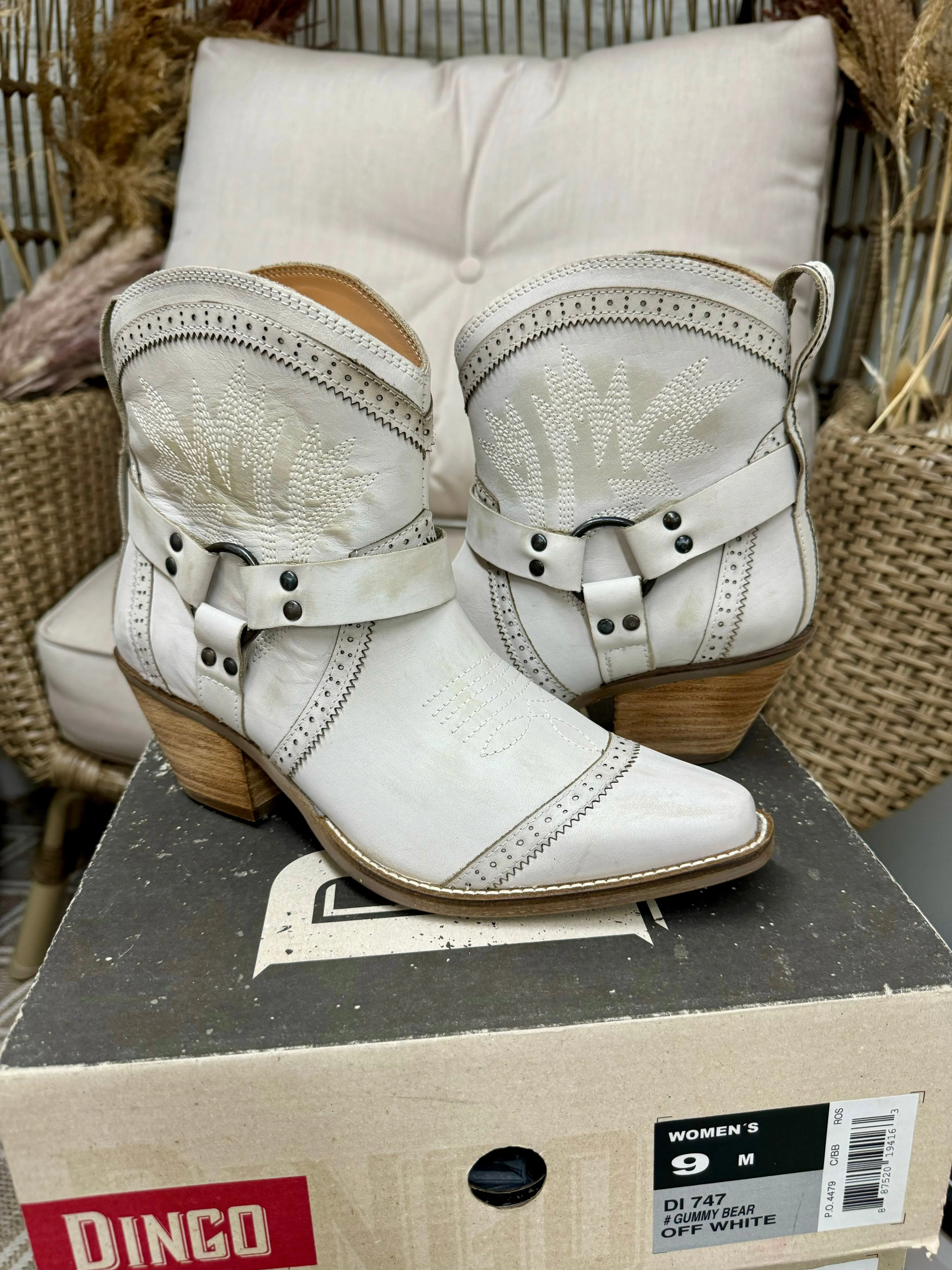 *DISCONTINUED* | Dingo | Gummy Bear Leather Cowboy Boots in Off White - Last Chance Size 9