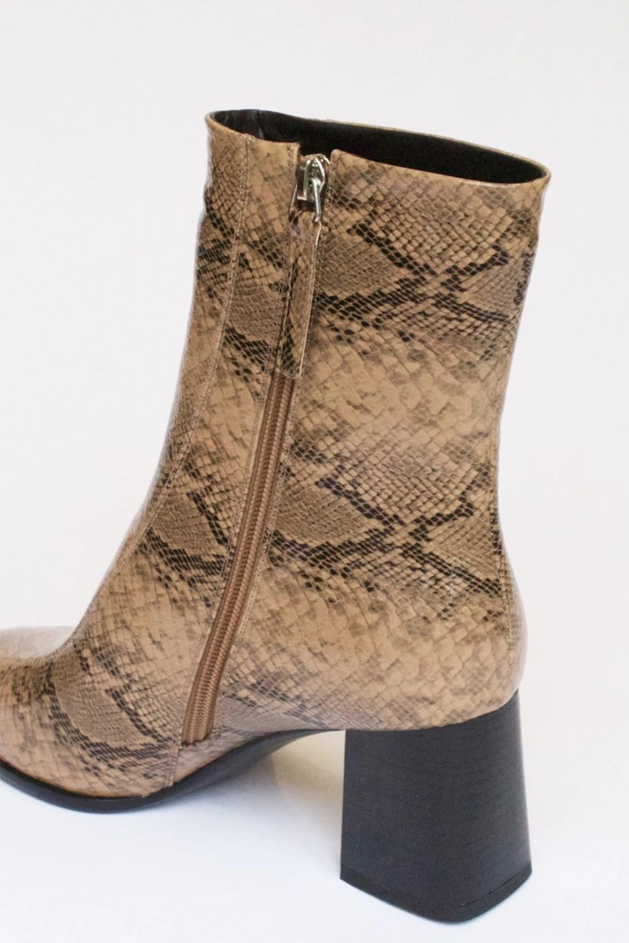 roka boots snake